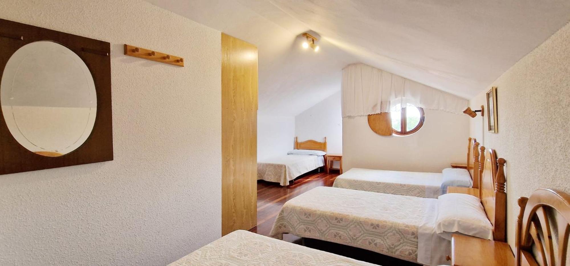 Cosma House Hotel Hinojedo Buitenkant foto