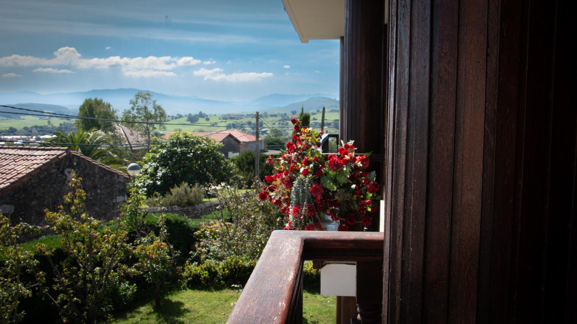 Cosma House Hotel Hinojedo Buitenkant foto