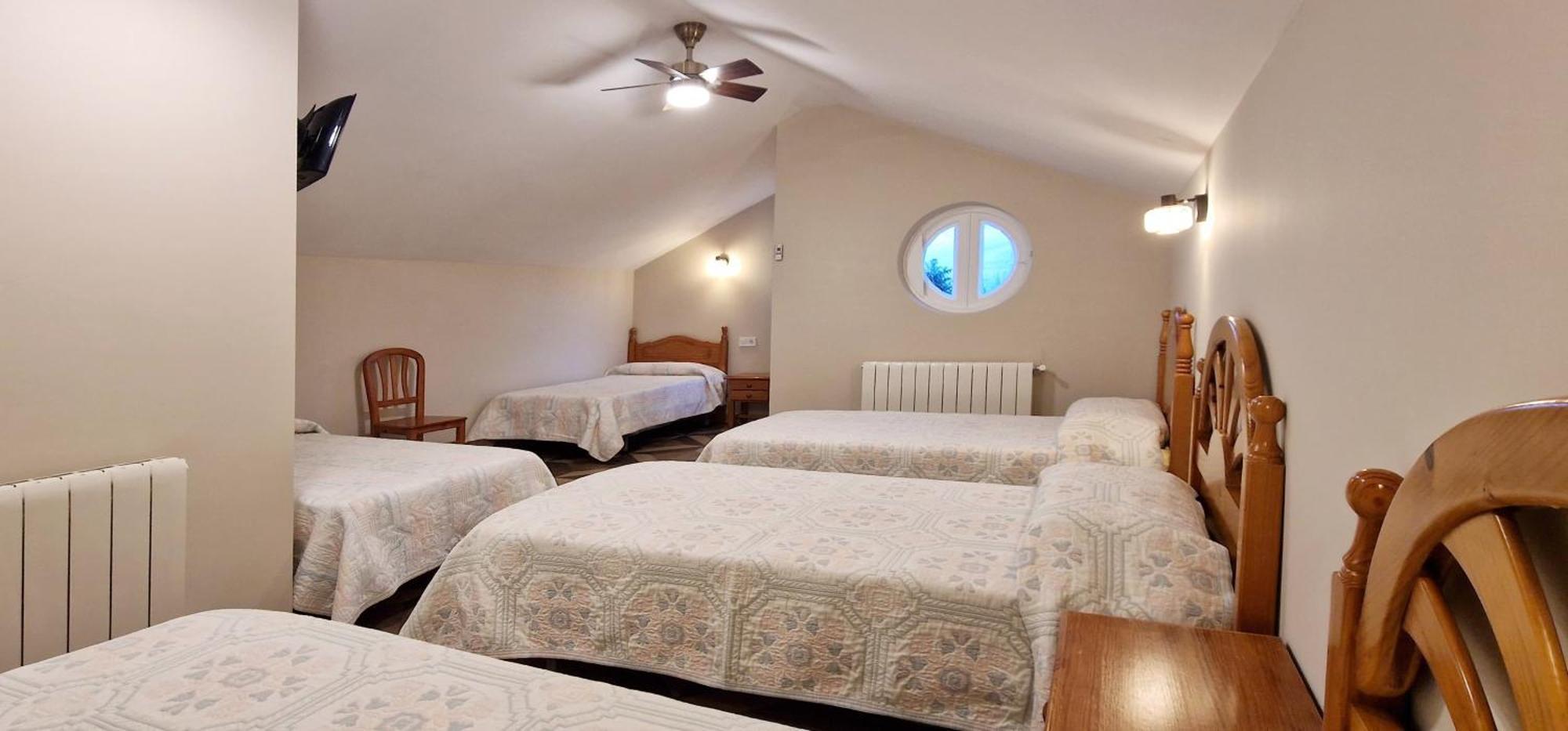 Cosma House Hotel Hinojedo Buitenkant foto