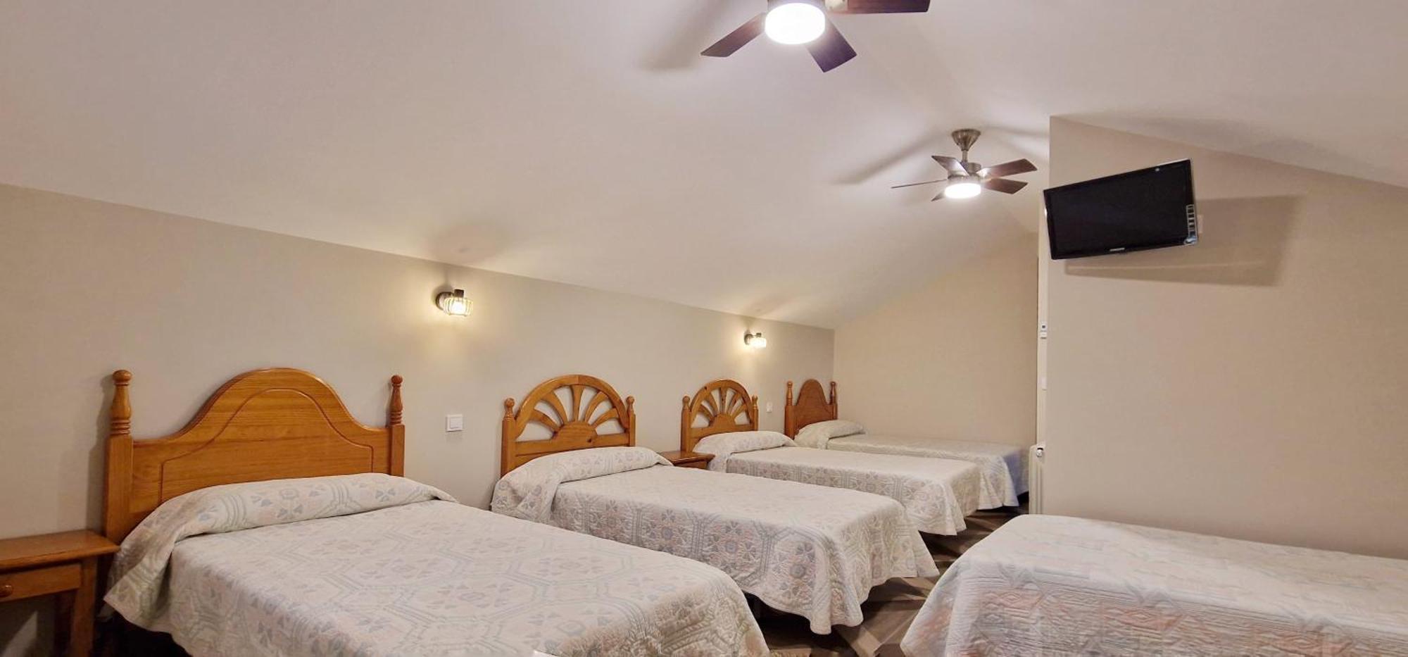 Cosma House Hotel Hinojedo Buitenkant foto