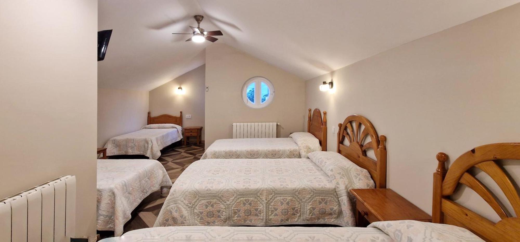 Cosma House Hotel Hinojedo Buitenkant foto